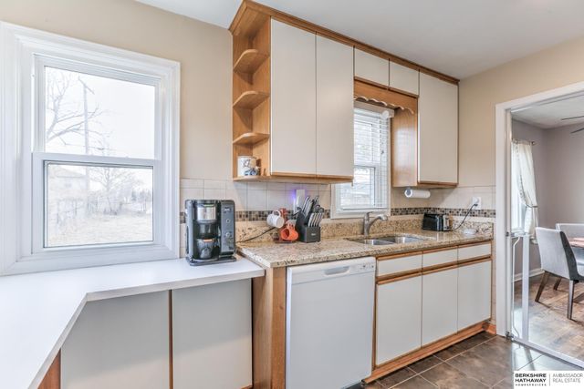 2007 N 71 Street, Omaha, NE 68104