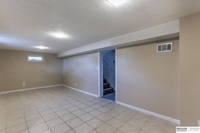 2007 N 71 Street, Omaha, NE 68104