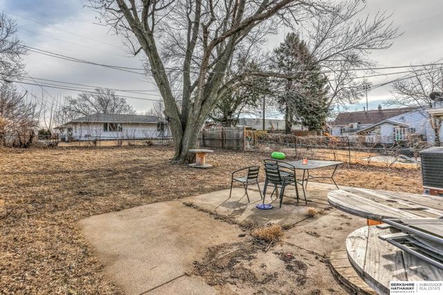 2007 N 71 Street, Omaha, NE 68104