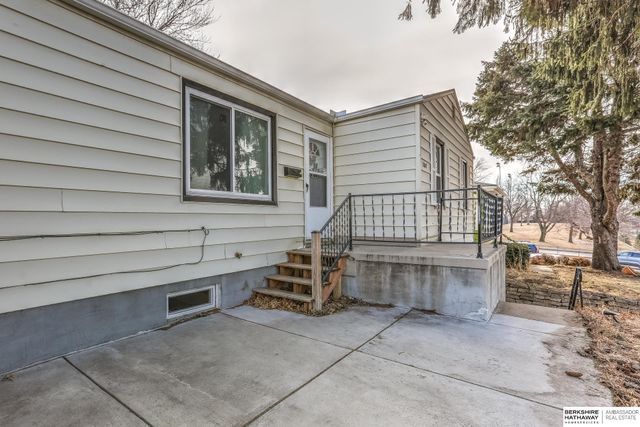 2007 N 71 Street, Omaha, NE 68104