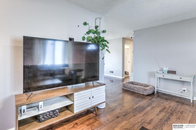 2007 N 71 Street, Omaha, NE 68104