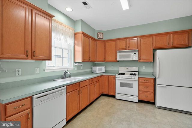 23 LAVENDER CT, Marlton, NJ 08053