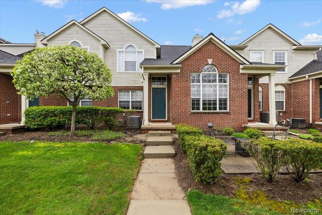 27204 Chantel Drive, Walled Lake, MI 48390