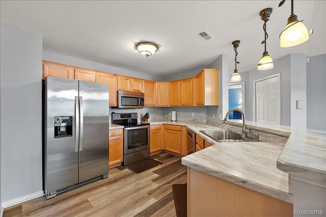 27204 Chantel Drive, Walled Lake, MI 48390