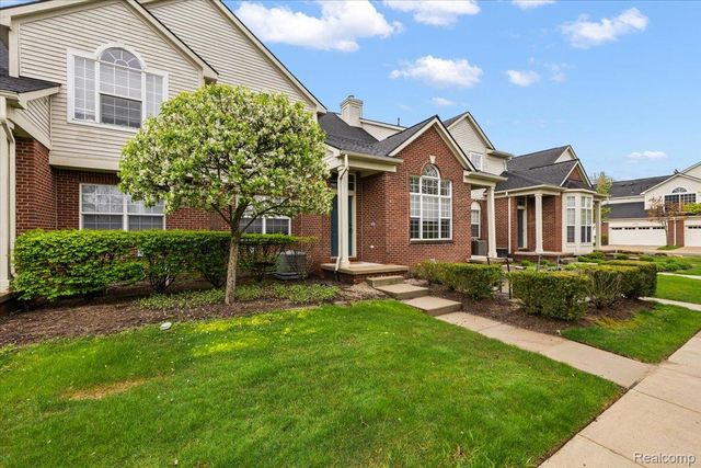 27204 Chantel Drive, Walled Lake, MI 48390
