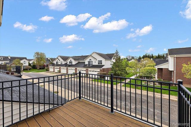 27204 Chantel Drive, Walled Lake, MI 48390