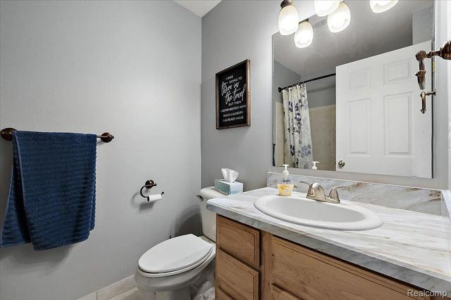 27204 Chantel Drive, Walled Lake, MI 48390