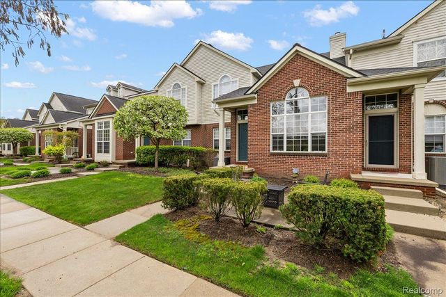 27204 Chantel Drive, Walled Lake, MI 48390