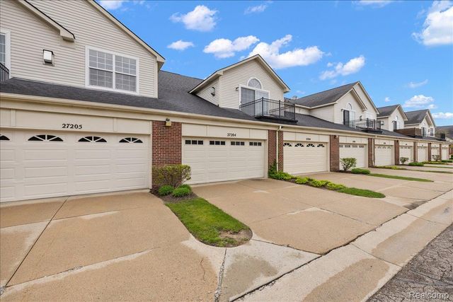 27204 Chantel Drive, Walled Lake, MI 48390