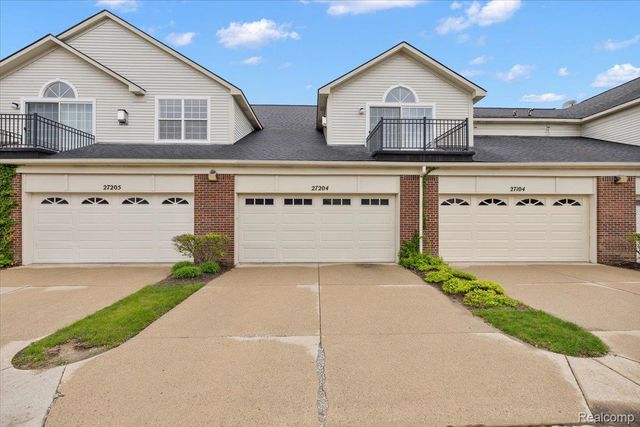 27204 Chantel Drive, Walled Lake, MI 48390