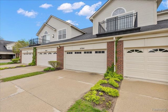 27204 Chantel Drive, Walled Lake, MI 48390