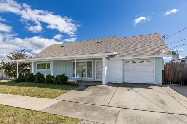 643 Hillward St., Escondido, CA 92027