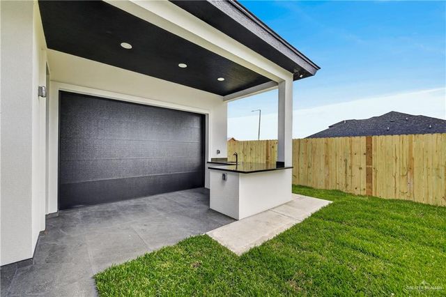 8006 N 49th Lane, Mcallen, TX 78504
