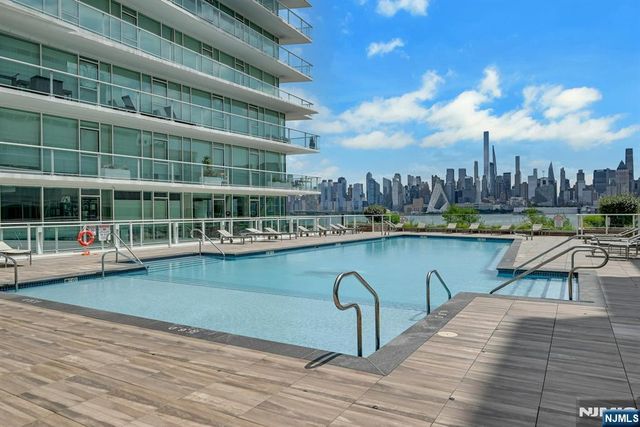 800 Ave At Port Imperial 910, Weehawken, NJ 07086