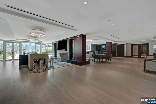 800 Ave At Port Imperial 910, Weehawken, NJ 07086