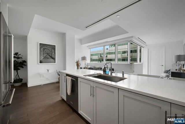 800 Ave At Port Imperial 910, Weehawken, NJ 07086