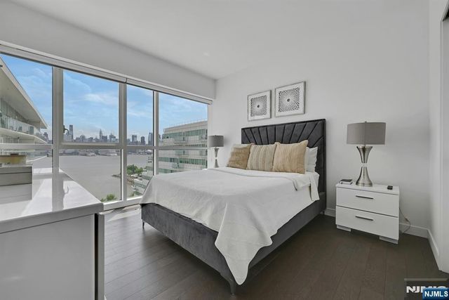 800 Ave At Port Imperial 910, Weehawken, NJ 07086