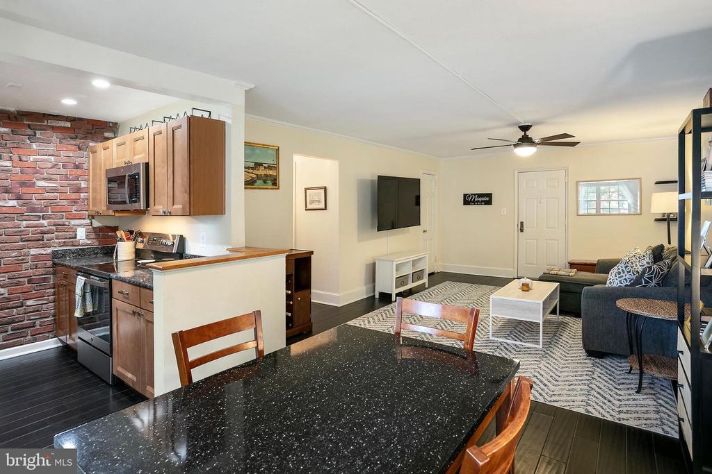 1700 W ABINGDON DR #103, Alexandria, VA 22314