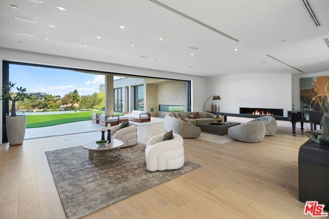 455 Castle Place, Beverly Hills, CA 90210