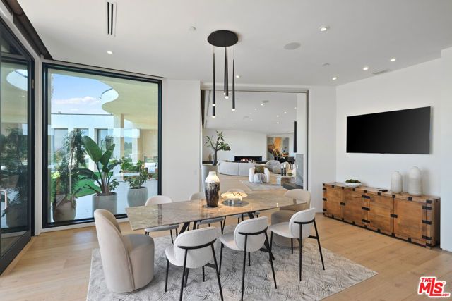 455 Castle Place, Beverly Hills, CA 90210
