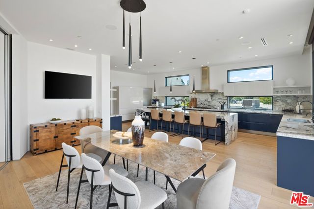 455 Castle Place, Beverly Hills, CA 90210
