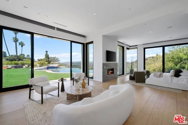 455 Castle Place, Beverly Hills, CA 90210