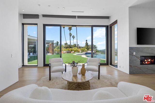 455 Castle Place, Beverly Hills, CA 90210