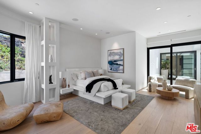 455 Castle Place, Beverly Hills, CA 90210