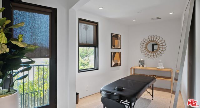455 Castle Place, Beverly Hills, CA 90210