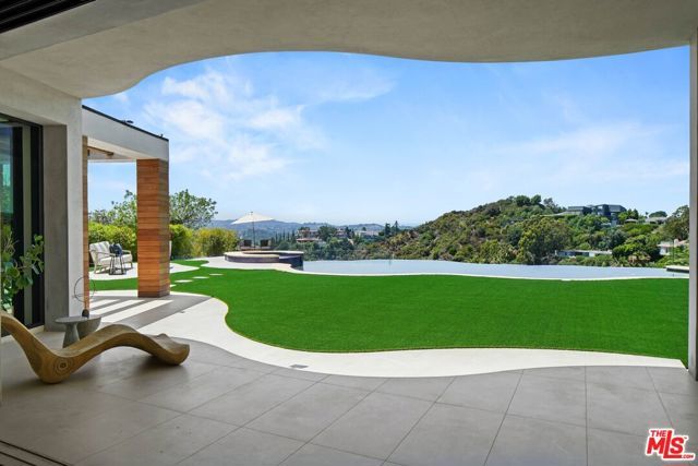 455 Castle Place, Beverly Hills, CA 90210