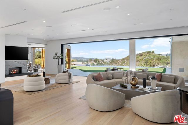 455 Castle Place, Beverly Hills, CA 90210