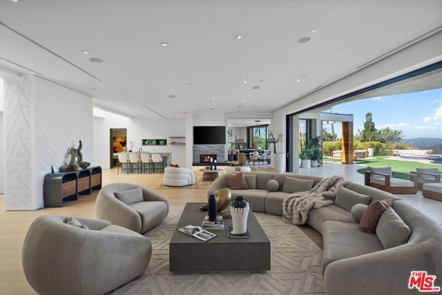 455 Castle Place, Beverly Hills, CA 90210