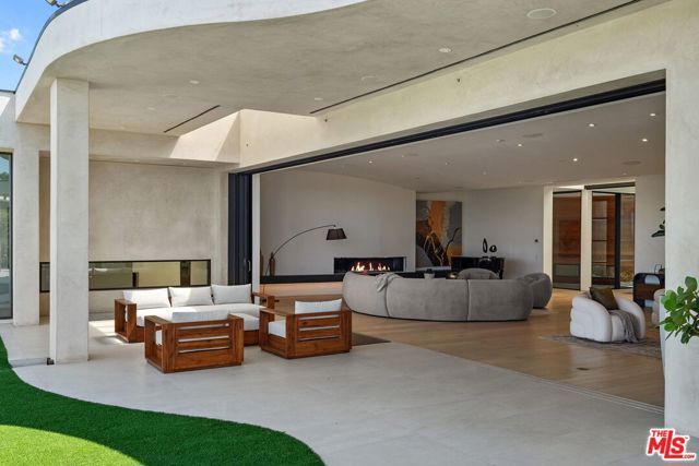 455 Castle Place, Beverly Hills, CA 90210