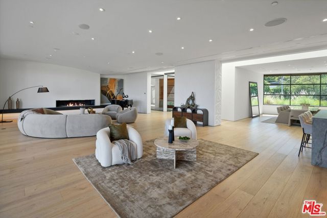455 Castle Place, Beverly Hills, CA 90210