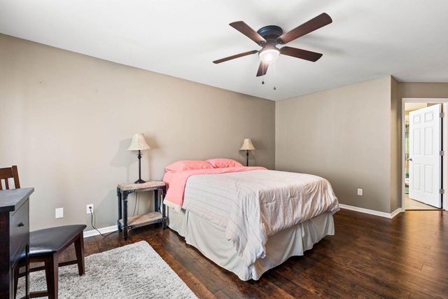 2415 Fox River PARKWAY #H, Waukesha, WI 53189