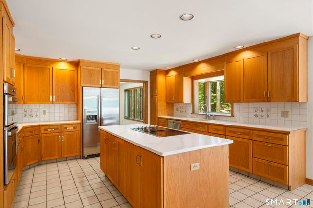732 Den Road, Stamford, CT 06903