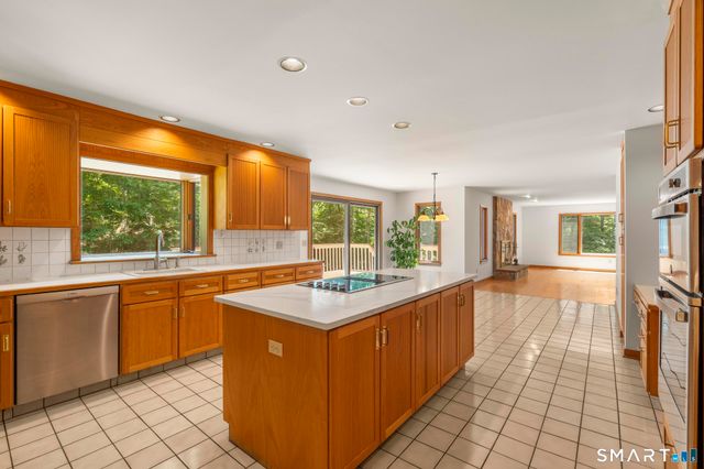732 Den Road, Stamford, CT 06903