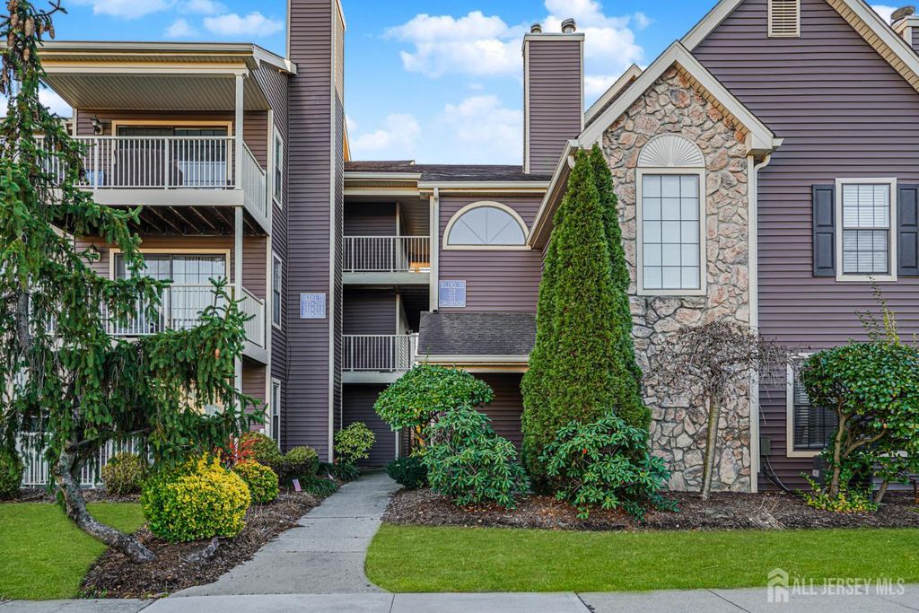 212 Blew Court, East Brunswick, NJ 08816