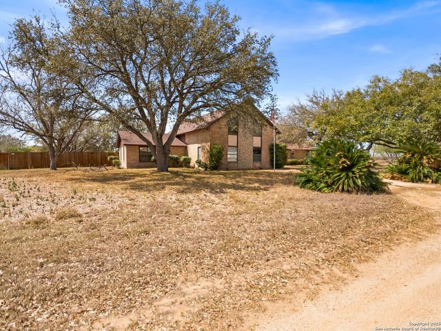 108 La Cieba, Jourdanton, TX 78026