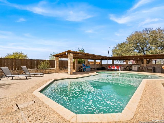 108 La Cieba, Jourdanton, TX 78026