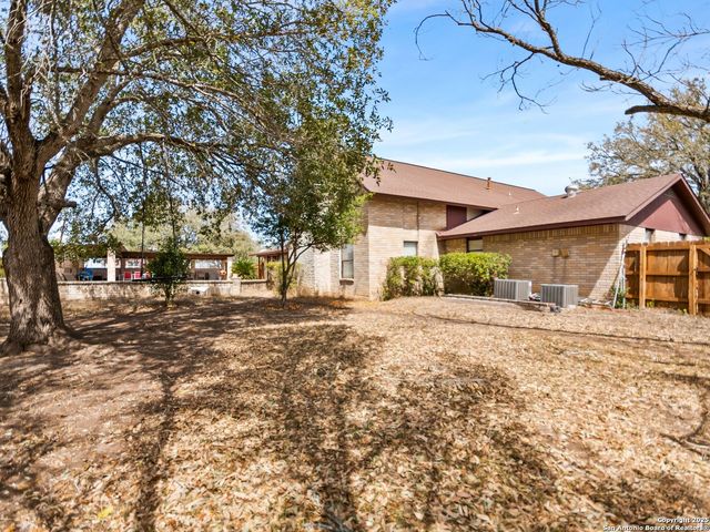 108 La Cieba, Jourdanton, TX 78026