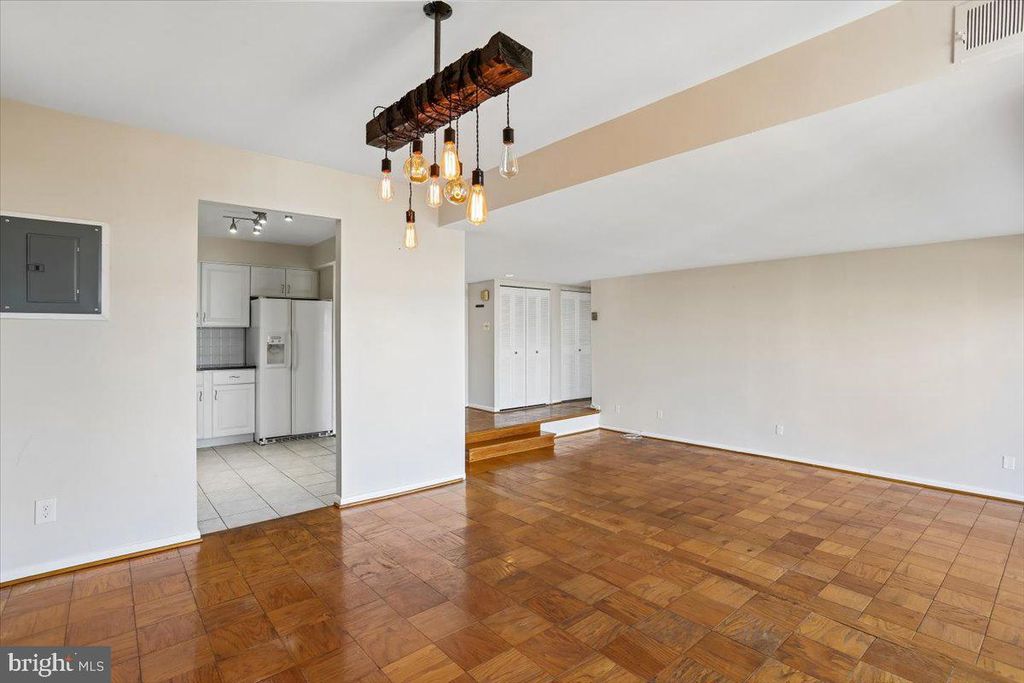 Image 10 of property listing at 9900 GEORGIA AVE #27-613, Silver Spring, MD 20902