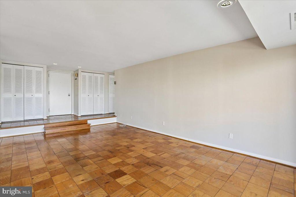 Image 12 of property listing at 9900 GEORGIA AVE #27-613, Silver Spring, MD 20902