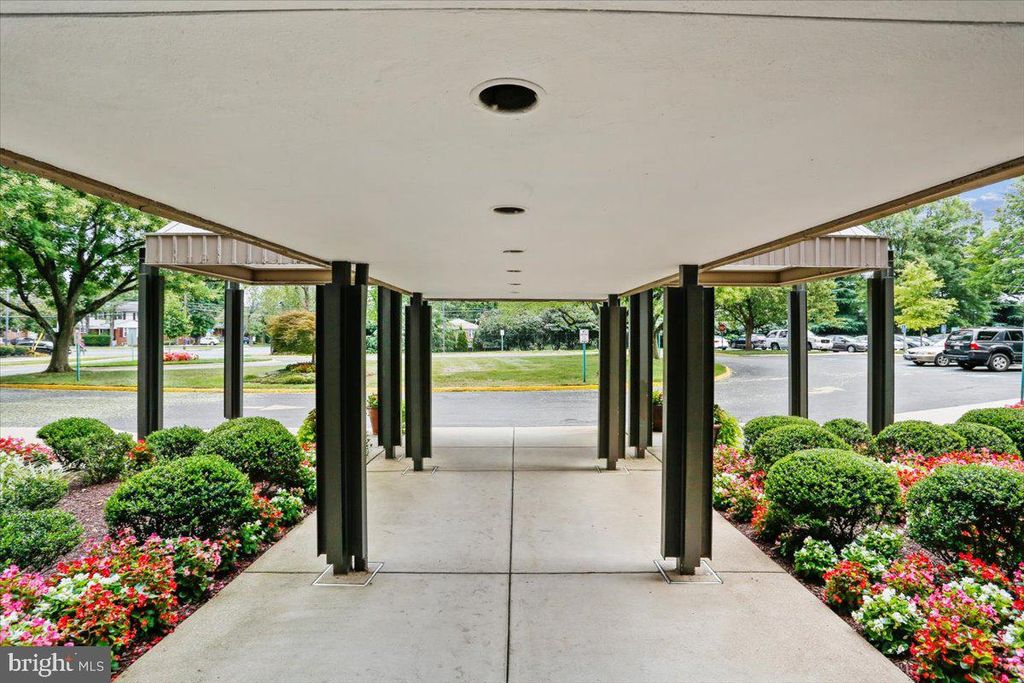 Image 2 of property listing at 9900 GEORGIA AVE #27-613, Silver Spring, MD 20902