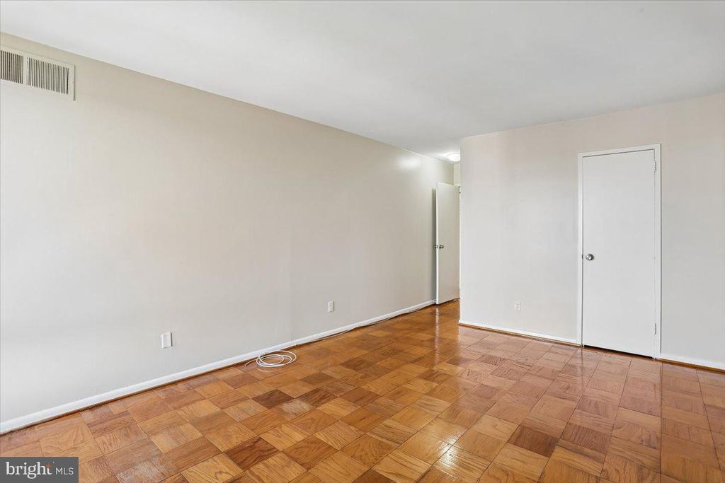 Image 22 of property listing at 9900 GEORGIA AVE #27-613, Silver Spring, MD 20902