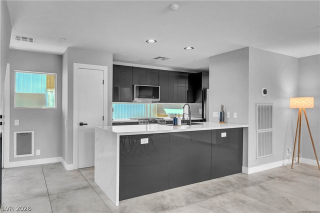 121 South 11th Street, Las Vegas, NV 89101