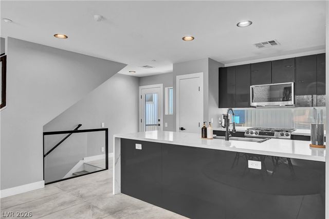 121 South 11th Street, Las Vegas, NV 89101