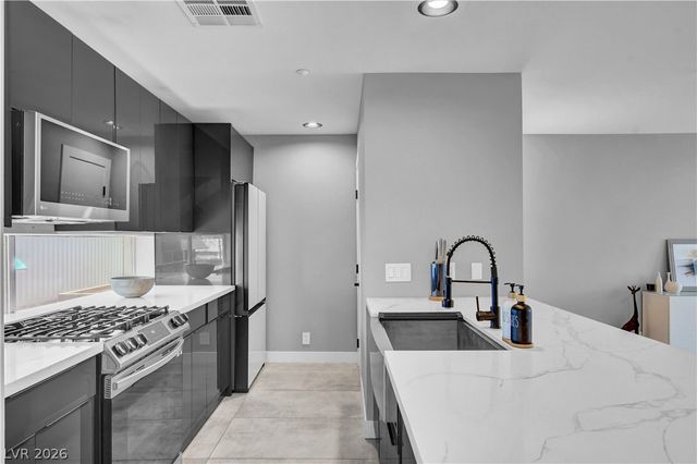 121 South 11th Street, Las Vegas, NV 89101