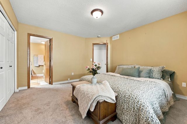 3875 Walnut Grove Lane N, Plymouth, MN 55446