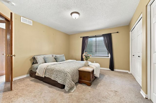3875 Walnut Grove Lane N, Plymouth, MN 55446